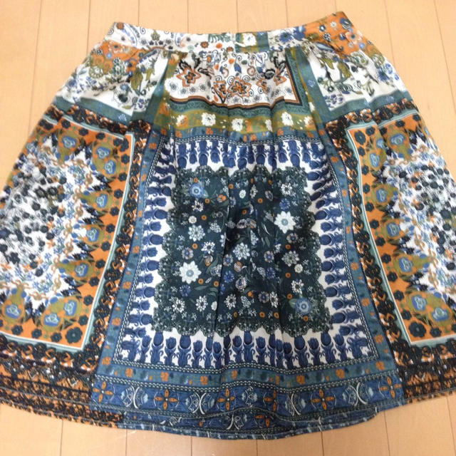 FELISSIMO(フェリシモ)のスカーフ柄 スカート レディースのスカート(ひざ丈スカート)の商品写真