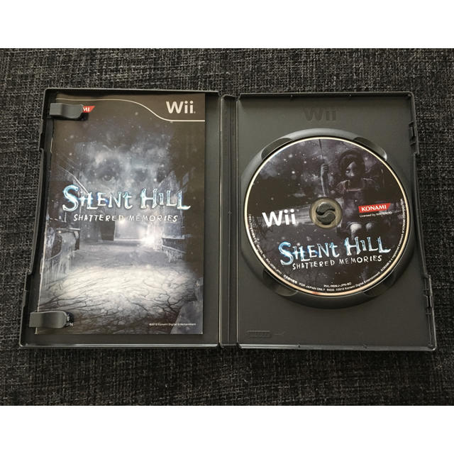Wii(ウィー)のサイレントヒル シャッタードメモリーズ エンタメ/ホビーのゲームソフト/ゲーム機本体(家庭用ゲームソフト)の商品写真
