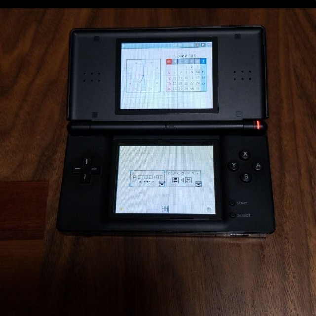 ニンテンドーDS(ニンテンドーDS)の任天堂　DS Lite エンタメ/ホビーのゲームソフト/ゲーム機本体(携帯用ゲーム機本体)の商品写真