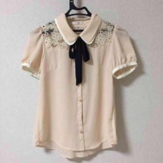 バイバイ(ByeBye)の♡新品♡シア花柄ピンクベージュブラウス(シャツ/ブラウス(半袖/袖なし))