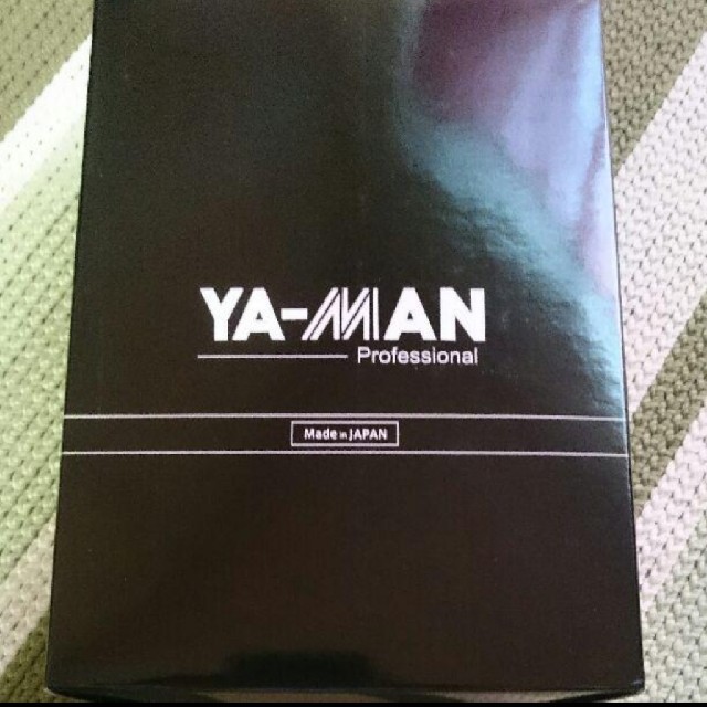 YA-MAN(ヤーマン)のYA-MAN　プラチナホワイト スマホ/家電/カメラの美容/健康(フェイスケア/美顔器)の商品写真