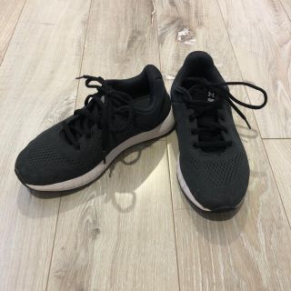 アンダーアーマー(UNDER ARMOUR)のUNDER ARMOUR 23センチ 黒(スニーカー)