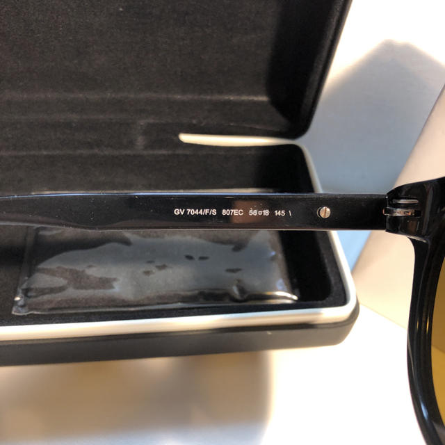 GIVENCHY ジバンシー サングラス GV7044 希少 新品‼️ GIVENCHY ジバンシー サングラス GV7044 希少 新品‼️