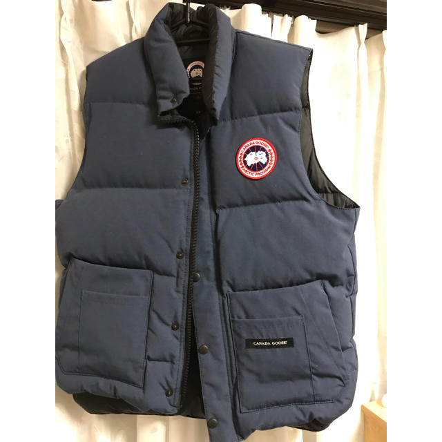 CANADA GOOSE(カナダグース)のアントマン009様専用canada goose ダウンベスト ネイビーS メンズのジャケット/アウター(ダウンベスト)の商品写真