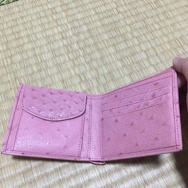 値下げ！ピンクのオーストリッチ二つ折り財布  レディースのファッション小物(財布)の商品写真