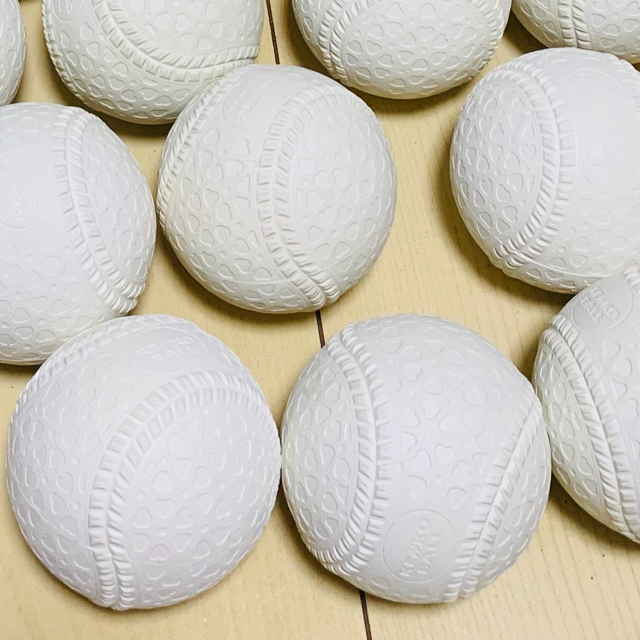 ケンコーボールM球21球とおまけ4球 スポーツ/アウトドアの野球(ボール)の商品写真