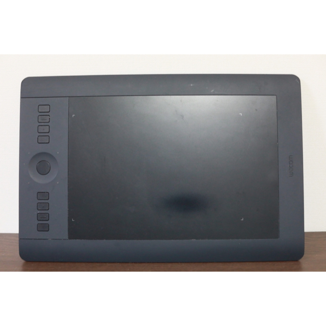 Wacom(ワコム)のワコム Intuos Pro Medium PTH-651/K1 スマホ/家電/カメラのPC/タブレット(PC周辺機器)の商品写真