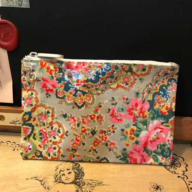 Cath Kidston(キャスキッドソン)のキャス・キッドソン フラットポーチ  新品･未使用 レディースのファッション小物(ポーチ)の商品写真