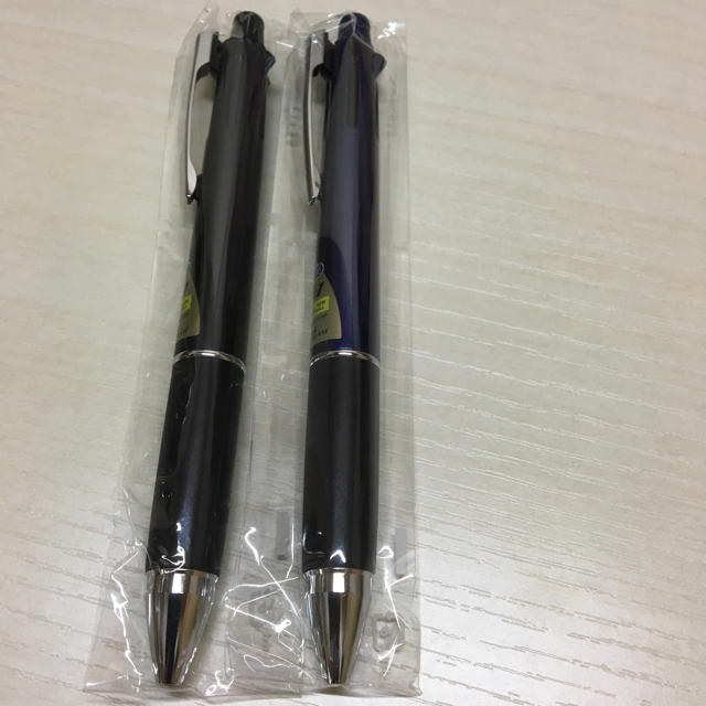 三菱鉛筆(ミツビシエンピツ)の【専用出品】ジェットストリーム 0.38 4&1 2本セット インテリア/住まい/日用品の文房具(ペン/マーカー)の商品写真