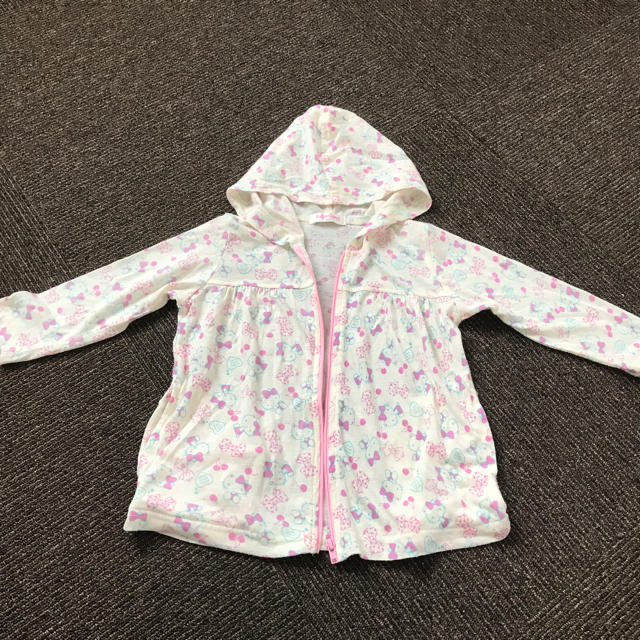 サンリオ(サンリオ)のパーカー  キティ 90 キッズ/ベビー/マタニティのキッズ服女の子用(90cm~)(その他)の商品写真