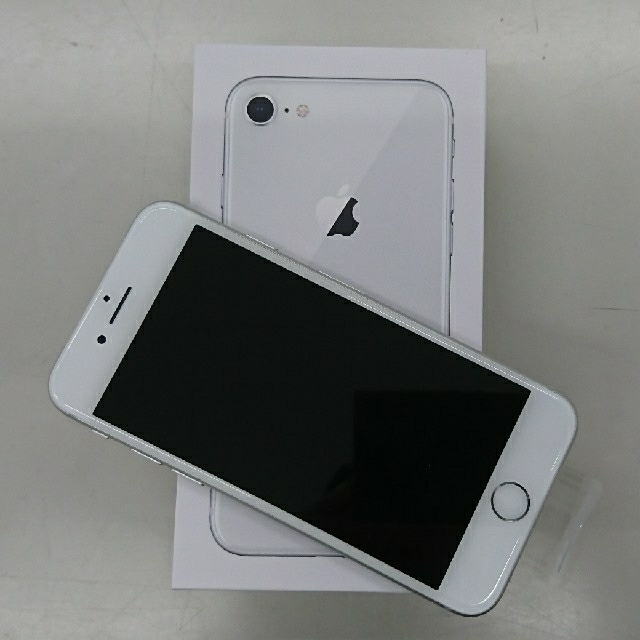 iPhone 8 Silver 64 GB docomo SIMフリー