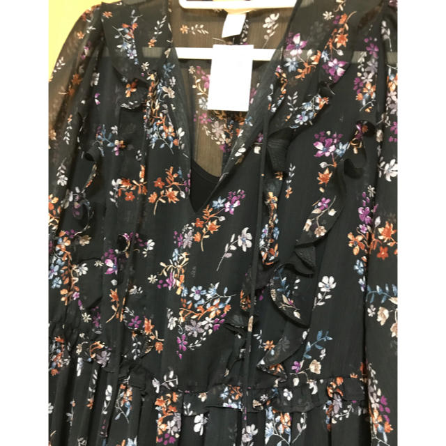 H&M(エイチアンドエム)の新品タグ付き！ H&M 花柄マキシワンピース レディースのワンピース(ロングワンピース/マキシワンピース)の商品写真