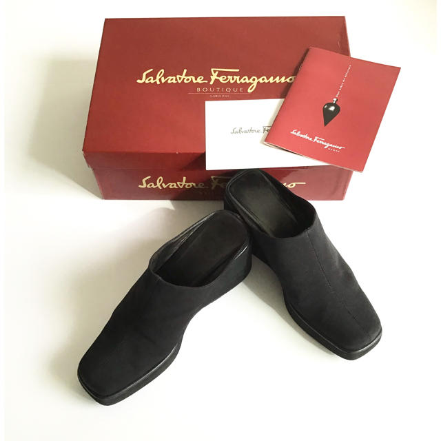 Salvatore Ferragamo(サルヴァトーレフェラガモ)のサルヴァトーレフェラガモ ウエッジソールミュールサンダル　黒　(③ヤラメ) レディースの靴/シューズ(サンダル)の商品写真