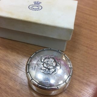 ジョージジェンセン(Georg Jensen)のジョージジェンセン アンティーク ピルケース 花模様 925素材(小物入れ)