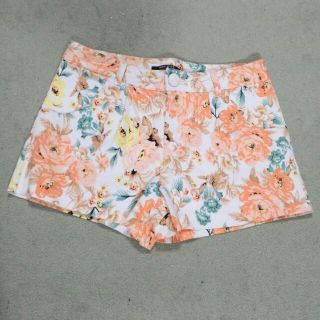 ワンウェイ(one*way)のﾜﾝｳｪｲ花柄ｼｮｰﾊﾟﾝ新品送料込み(ショートパンツ)