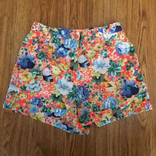 トップショップ(TOPSHOP)のTOPSHOP 花柄ショートパンツ(ショートパンツ)