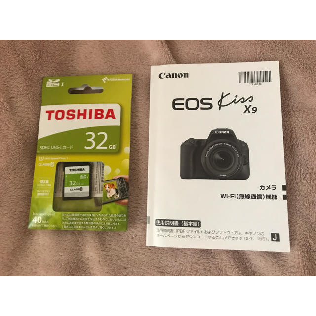 Canon(キヤノン)のCanon一眼レフカメラ  EOS Kiss X9 ダブルズームキット黒 スマホ/家電/カメラのカメラ(デジタル一眼)の商品写真