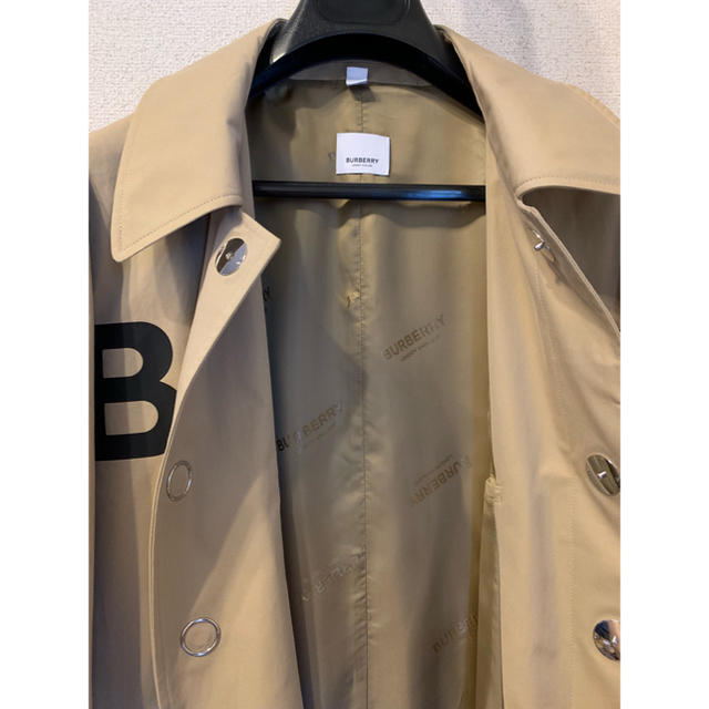 BURBERRY(バーバリー)のBURBERRY 19ss ホースフェリープリント コットンギャバジンカーコート メンズのジャケット/アウター(ステンカラーコート)の商品写真