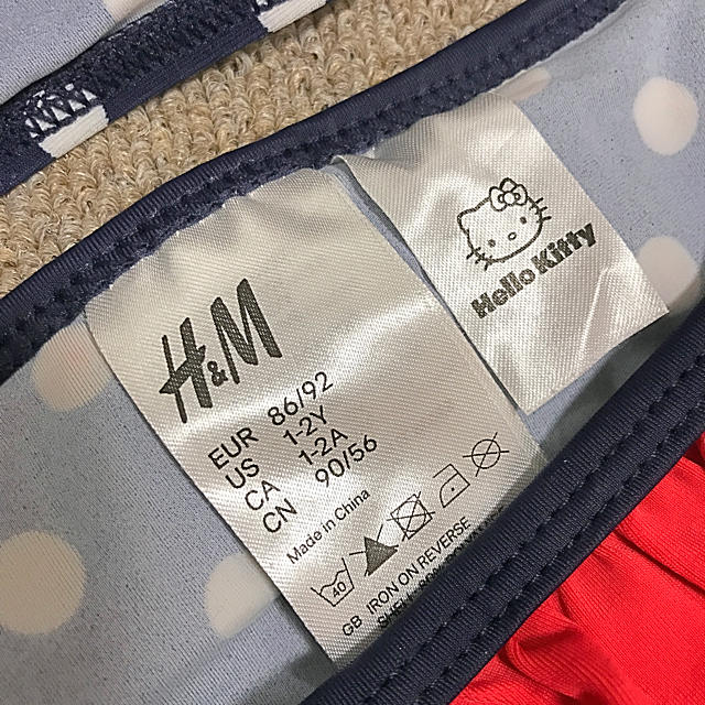 H&M(エイチアンドエム)のH&M 水着 ハローキティ キッズ/ベビー/マタニティのキッズ服女の子用(90cm~)(水着)の商品写真