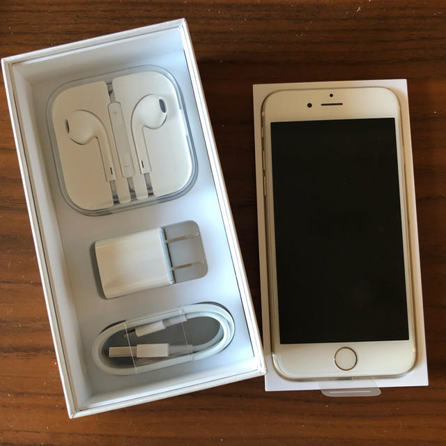 iPhone 6 Gold 16 GB SIMフリースマートフォン本体