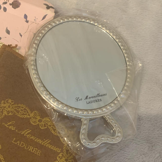 Les Merveilleuses LADUREE(レメルヴェイユーズラデュレ)のラデュレ 鏡 レディースのファッション小物(ミラー)の商品写真