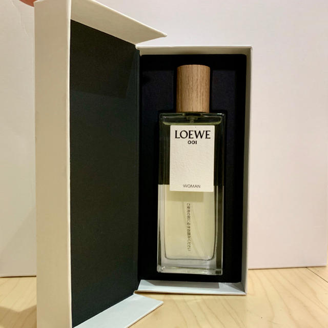 LOEWE(ロエベ)のロエベ 香水【美品】 Loewe 001 Woman オードゥ パルファン コスメ/美容の香水(香水(女性用))の商品写真