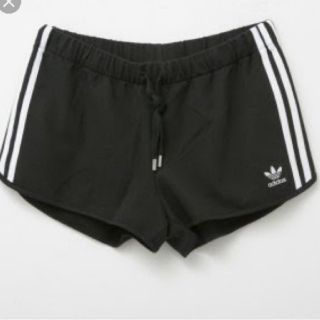 アディダス(adidas)のショートパンツ(ショートパンツ)