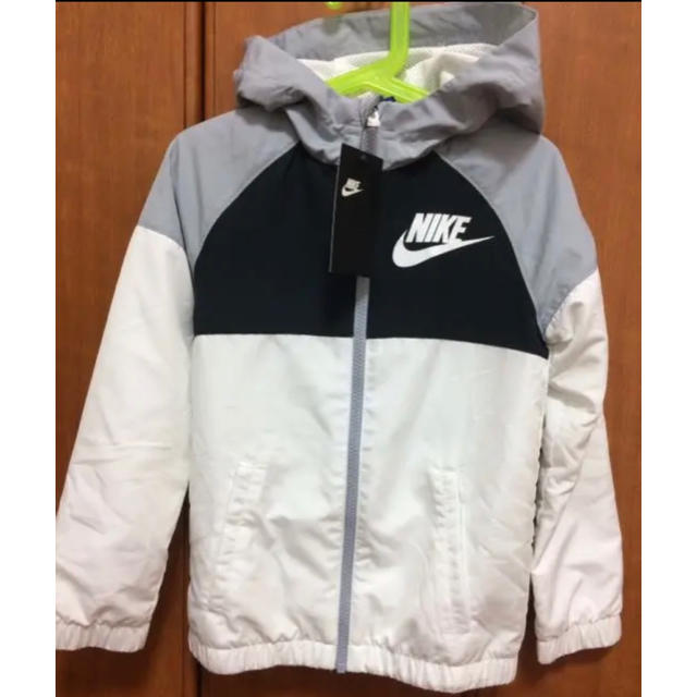 NIKE(ナイキ)の【新品】NIKE  ジュニア トラックスーツ 130 キッズ/ベビー/マタニティのキッズ服男の子用(90cm~)(ジャケット/上着)の商品写真