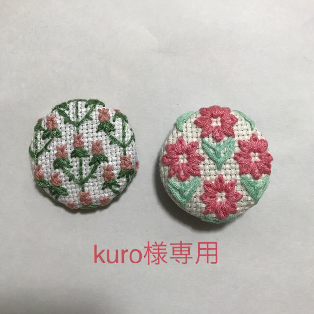 地刺し 刺繍 ヘアゴム     ブローチ ハンドメイドのアクセサリー(ヘアアクセサリー)の商品写真