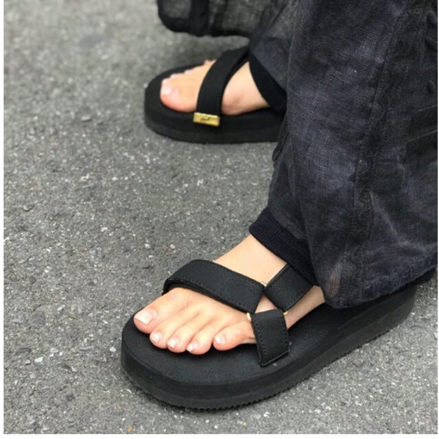 DEUXIEME CLASSE(ドゥーズィエムクラス)のドゥーズィエムクラス SUICOKE SUEDE SANDAL ブラック 37 レディースの靴/シューズ(サンダル)の商品写真