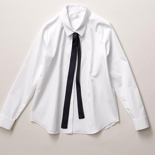L'Appartement DEUXIEME CLASSE(アパルトモンドゥーズィエムクラス)のヘルト ホワイトカラーシャツ (タイ付き) レディースのトップス(シャツ/ブラウス(長袖/七分))の商品写真