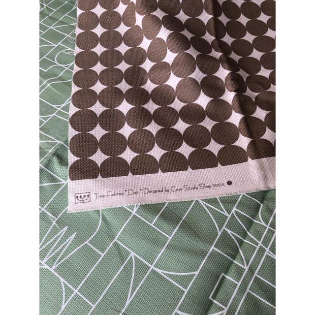 廃盤激レア❗️Timo "Dot" と"Kitchen" ファブリック 生地 ハンドメイドの素材/材料(生地/糸)の商品写真