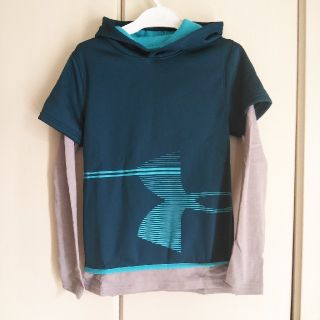 アンダーアーマー(UNDER ARMOUR)の新品！アンダーアーマー 重ね着風フーディー130(Tシャツ/カットソー)