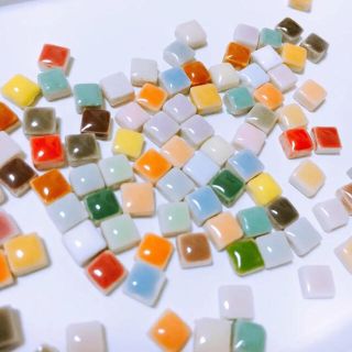 再入荷！5mm角レトロカラーの小さなタイル 150粒 (各種パーツ)