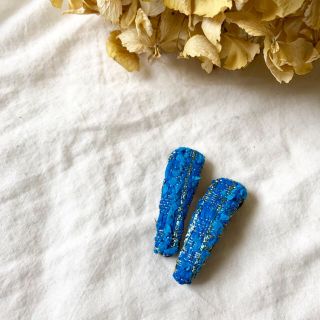 ボンポワン(Bonpoint)のCHANELツイード パッチピン BLUE(ファッション雑貨)