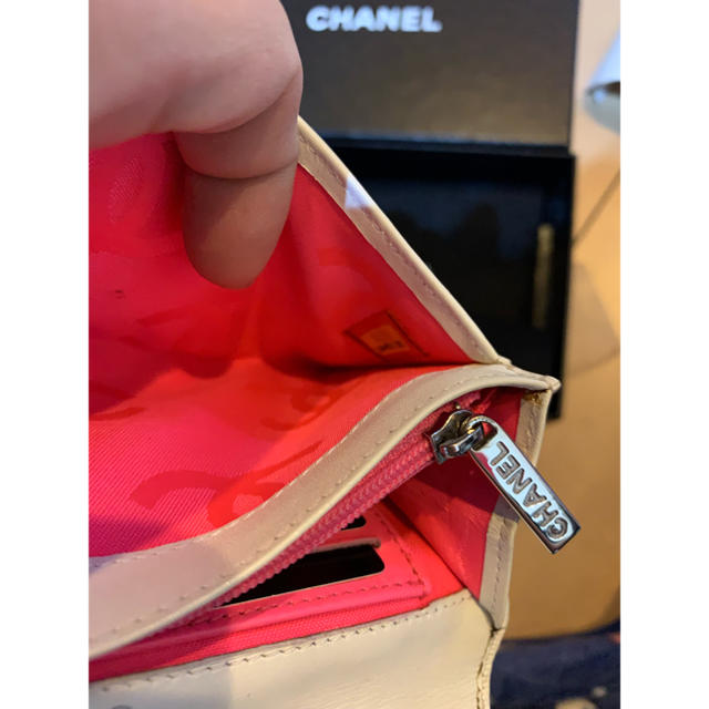 CHANEL(シャネル)の人気！CHANEL(シャネル)カンボンライン 2つ折り財布(ギャランティ－有り レディースのファッション小物(財布)の商品写真