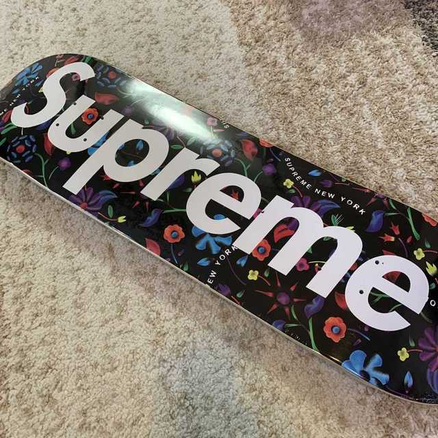 Supreme(シュプリーム)のSupreme Airbrushed Floral Deck 黒 スポーツ/アウトドアのスポーツ/アウトドア その他(スケートボード)の商品写真