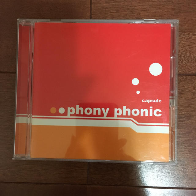 「capsule/phony phonic」