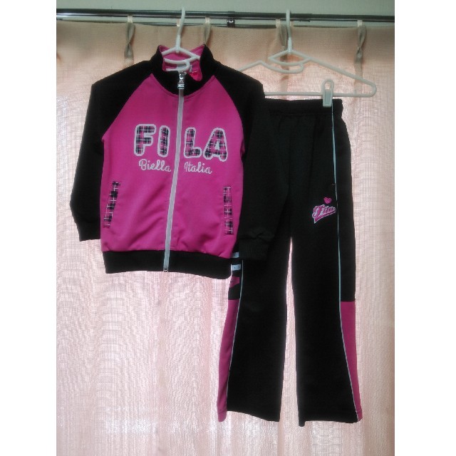 FILA(フィラ)のFILA　ジャージー上下サイズ120　オマケ付き キッズ/ベビー/マタニティのキッズ服女の子用(90cm~)(その他)の商品写真