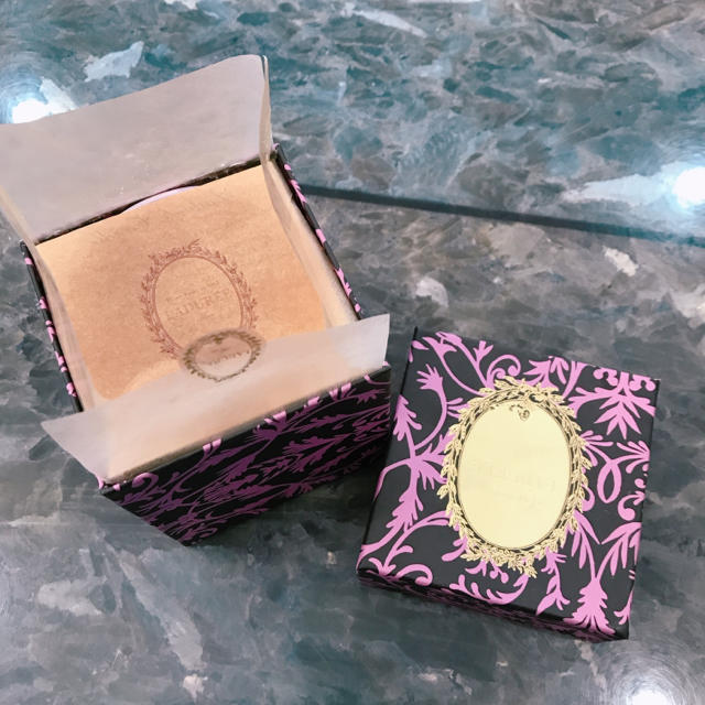 LADUREE(ラデュレ)のLADUREE Paeva ルームキャンドル コスメ/美容のリラクゼーション(キャンドル)の商品写真