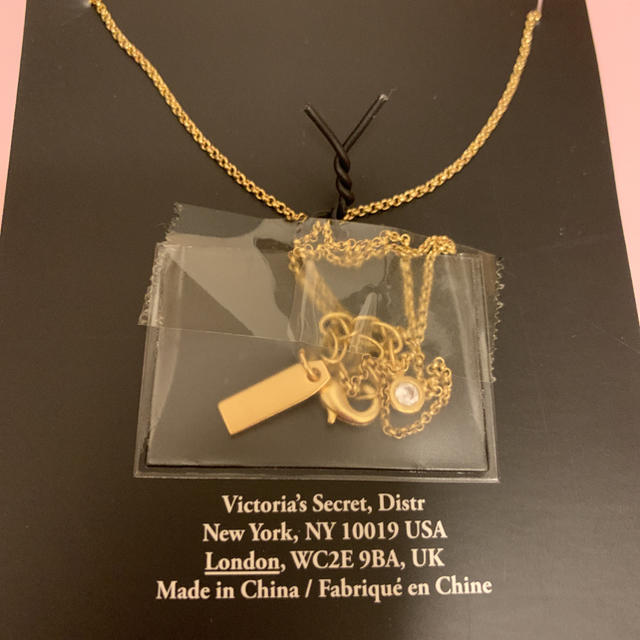 Victoria's Secret(ヴィクトリアズシークレット)の【新品】VICTORIA'S  SECRET ハートモチーフネックレス ゴールド レディースのアクセサリー(ネックレス)の商品写真