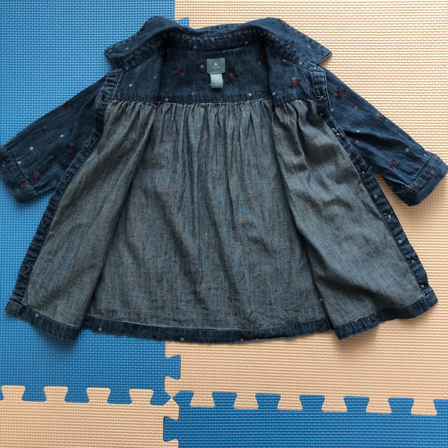 babyGAP(ベビーギャップ)のGAP Gジャン デニムワンピース キッズ/ベビー/マタニティのキッズ服女の子用(90cm~)(ジャケット/上着)の商品写真