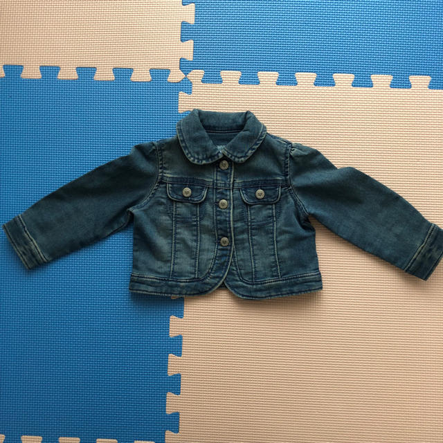 babyGAP(ベビーギャップ)のGAP Gジャン デニムワンピース キッズ/ベビー/マタニティのキッズ服女の子用(90cm~)(ジャケット/上着)の商品写真