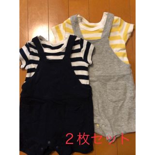 ユニクロ(UNIQLO)の双子ちゃんに！ 色違いカバーオール2枚セット(カバーオール)