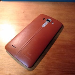 エルジーエレクトロニクス(LG Electronics)のisai LGV32(スマートフォン本体)