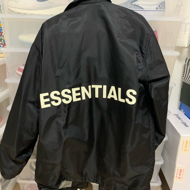 FEAR OF GOD(フィアオブゴッド)のLサイズ FOG ESSENTIALS コーチジャケット ブラック  メンズのジャケット/アウター(ナイロンジャケット)の商品写真