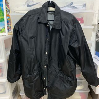 フィアオブゴッド(FEAR OF GOD)のLサイズ FOG ESSENTIALS コーチジャケット ブラック (ナイロンジャケット)