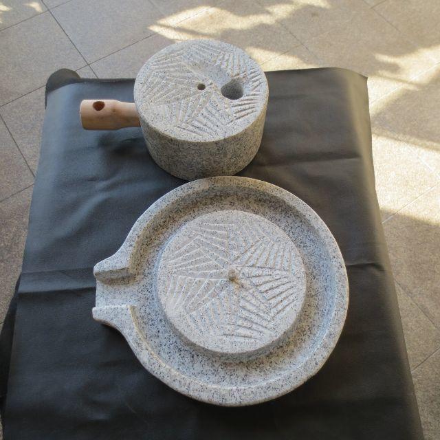 石臼 (いしうす) ひき臼 (ひきうす)御影石 20型 14.4kg 送料無料 石臼 (いしうす) ひき臼 (ひきうす)御影石 20型 14.4kg 送料無料