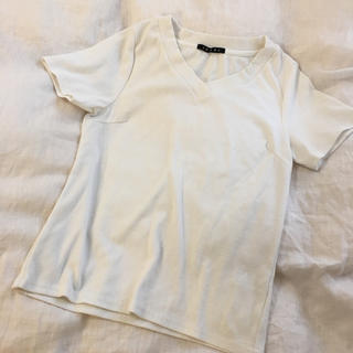 イング(INGNI)のINGNI 白トップス VネックTシャツ(Tシャツ(半袖/袖なし))