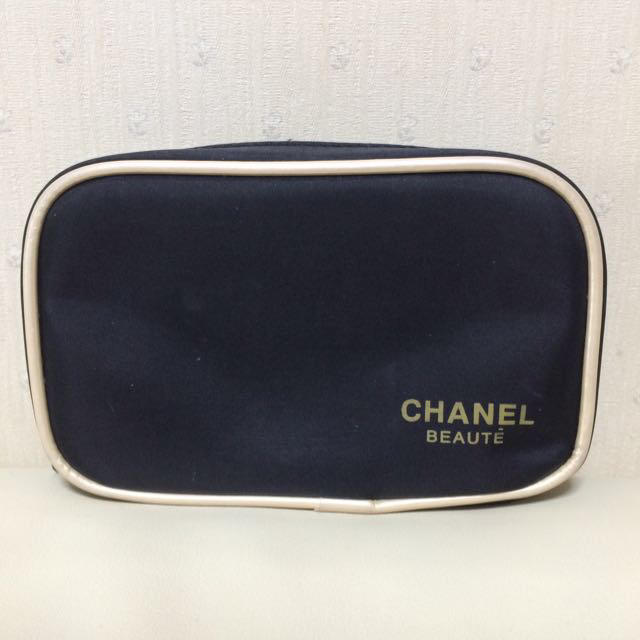 CHANEL(シャネル)のCHANEL ノベルティポーチ レディースのファッション小物(ポーチ)の商品写真